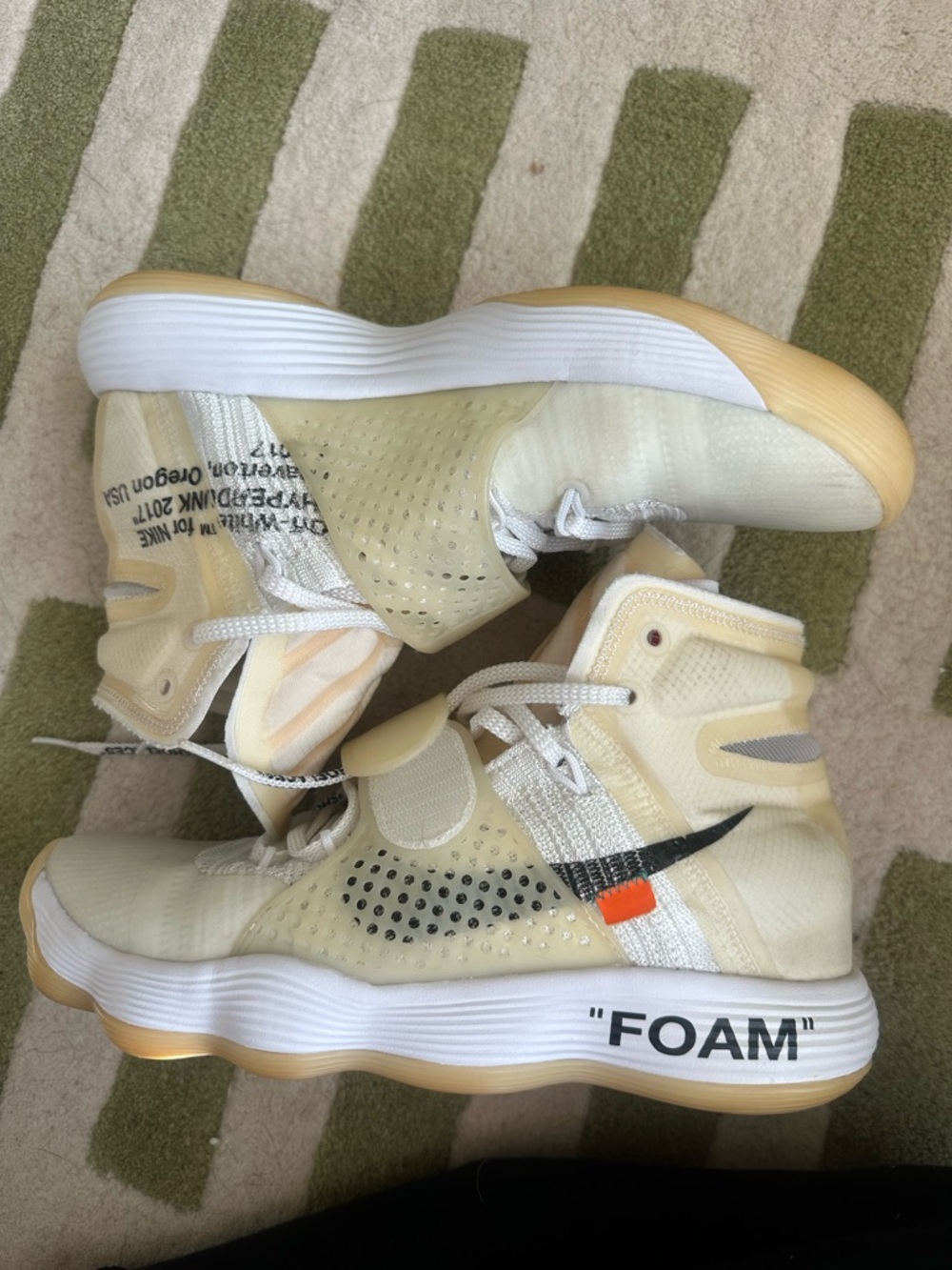RARE Off-White × Hyperdunk 2017
Flyknit The Ten size 10